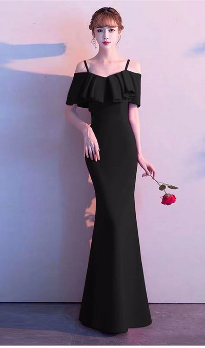 Formális női ruha vékony pántokkal Karcsú modell piros és fekete színben