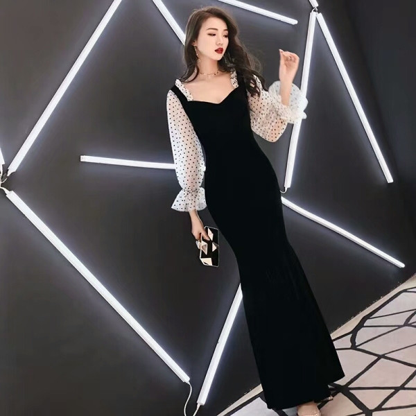 Modern hosszú női ruha pecsét ujjú - fekete színű