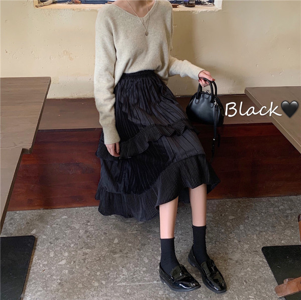 Fekete és barna színben rakott női szoknya, magas derékkal