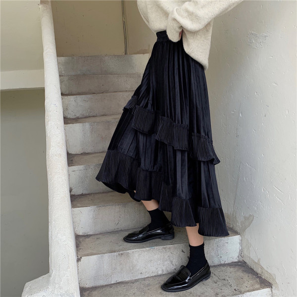 Fekete és barna színben rakott női szoknya, magas derékkal