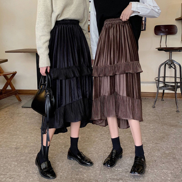 Fekete és barna színben rakott női szoknya, magas derékkal