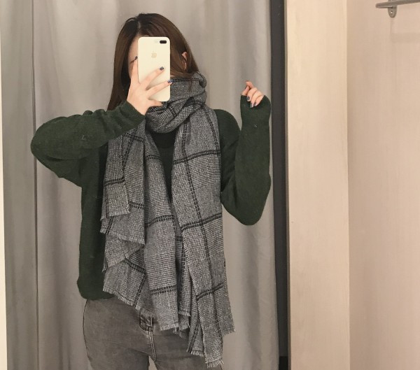 Modern téli kockás sál szürke, rojtokkal