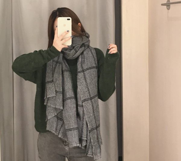 Modern téli kockás sál szürke, rojtokkal