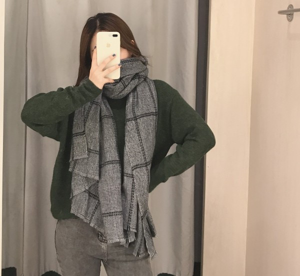 Modern téli kockás sál szürke, rojtokkal