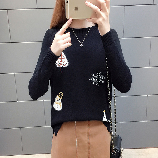 Pulover de iarnă de damă cu motive de Crăciun și decolteu oval în alb, galben, roșu și negru