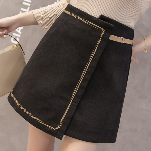 Női téli szoknya fekete, zöld és piros színben, magas derékkal