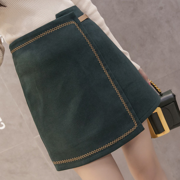 Női téli szoknya fekete, zöld és piros színben, magas derékkal