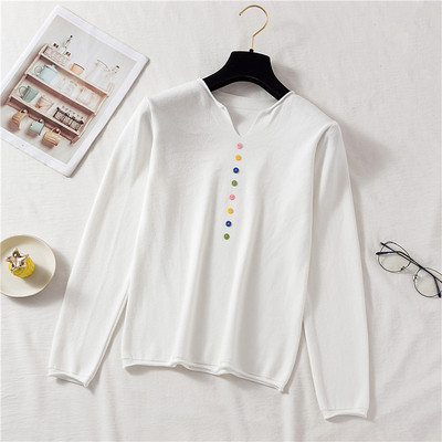 Női blúz hat színben, gombokkal és V-nyakkal