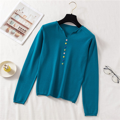 Női blúz hat színben, gombokkal és V-nyakkal