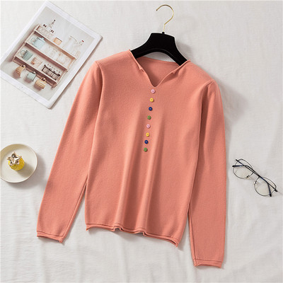 Női blúz hat színben, gombokkal és V-nyakkal