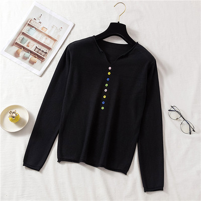 Női blúz hat színben, gombokkal és V-nyakkal