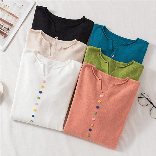 Női blúz hat színben, gombokkal és V-nyakkal