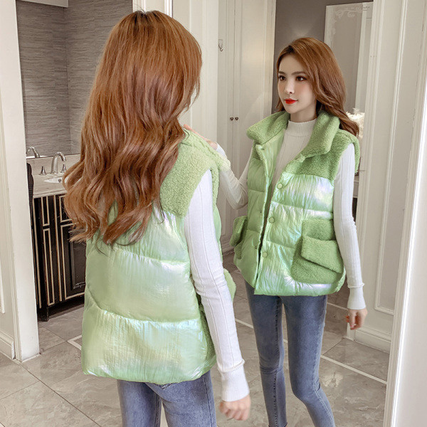 Női mellény zöld, rózsaszín és fehér színben, gombokkal és zsebekkel