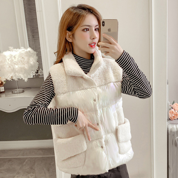 Női mellény zöld, rózsaszín és fehér színben, gombokkal és zsebekkel