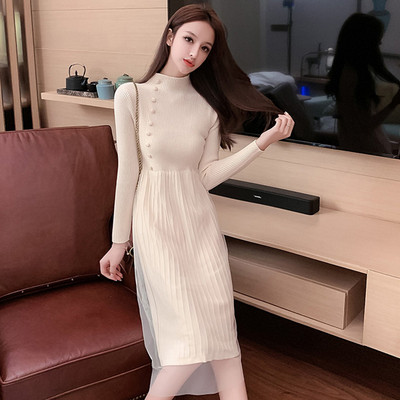 Modern női ruha bézs, zöld és fekete színekben, félmagas gallérral és tüllrel