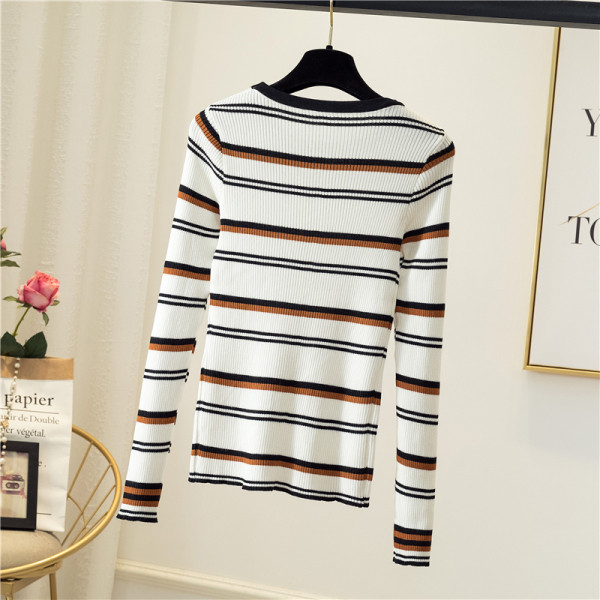 Fekete-fehér csíkos női blúz kerek nyakkivágással és hosszú ujjal