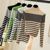 Csíkos női pulóver több színben, magas gallérral és hosszú ujjal