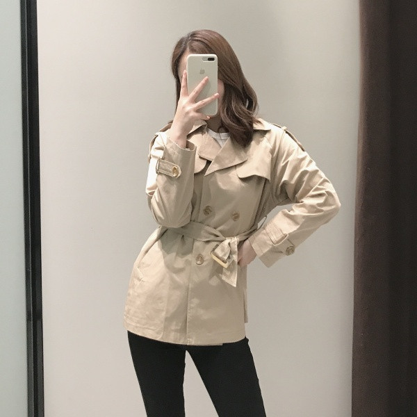 Palton scurt de dama de primavara-toamna cu curea si nasturi in bej si maro