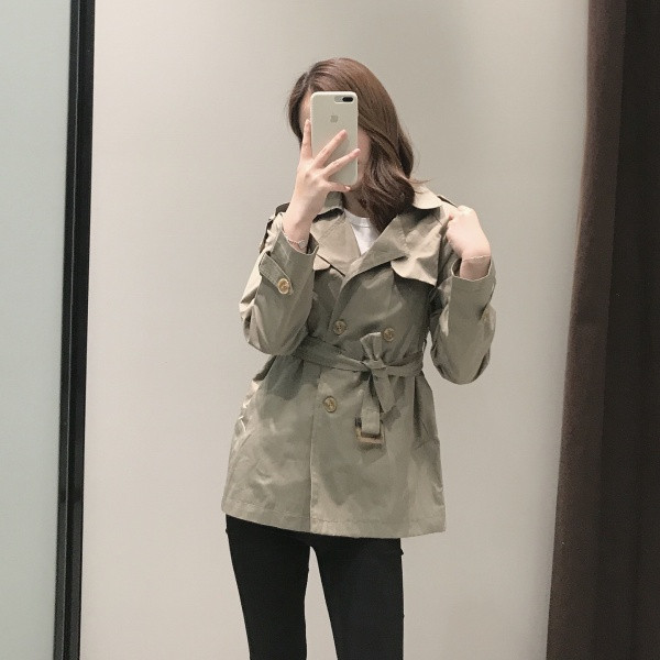 Palton scurt de dama de primavara-toamna cu curea si nasturi in bej si maro