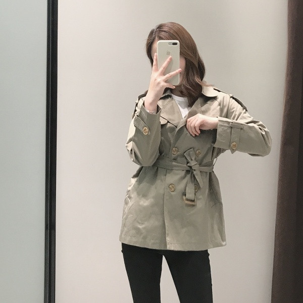 Palton scurt de dama de primavara-toamna cu curea si nasturi in bej si maro