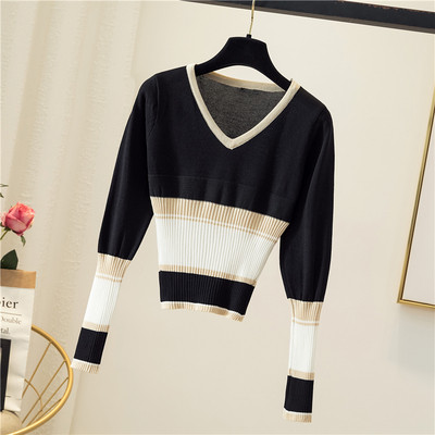 Női alkalmi blúz fekete, kék és bézs színben, V-nyakkal