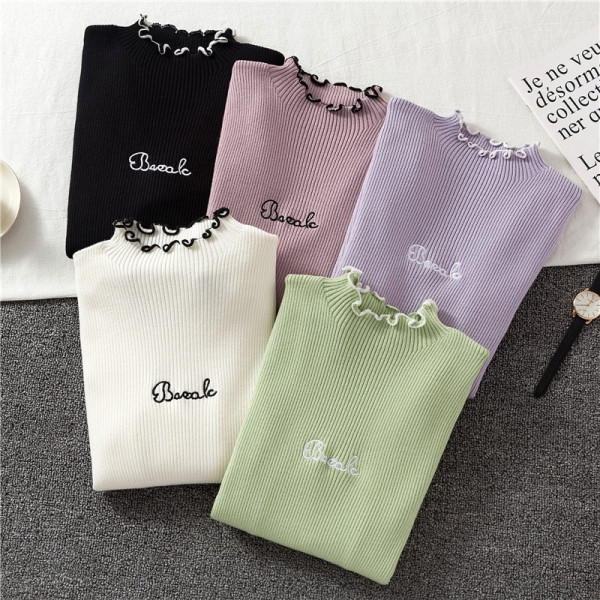 Modern női pulóver alacsony gallérral és hímzéssel öt színben