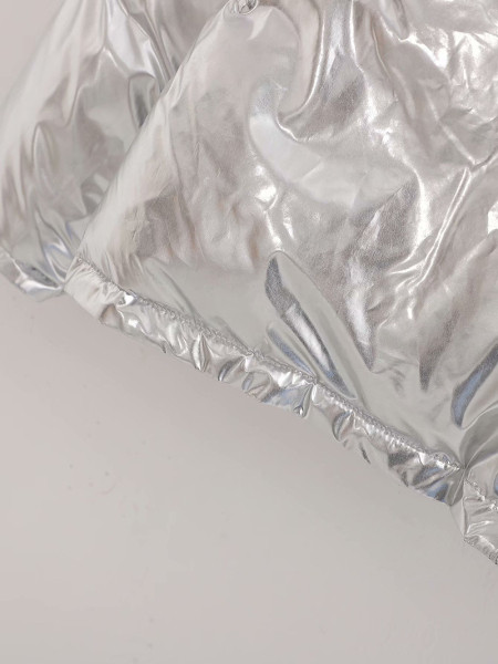 Fényes hatású rövid téli kétoldalas kabát cipzárral és zsebekkel