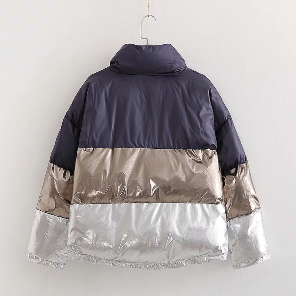 Fényes hatású rövid téli kétoldalas kabát cipzárral és zsebekkel