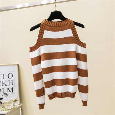 Csíkos női pulóver négy színben, kerek nyakkivágással, csupasz vállakkal