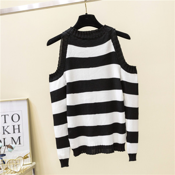 Csíkos női pulóver négy színben, kerek nyakkivágással, csupasz vállakkal