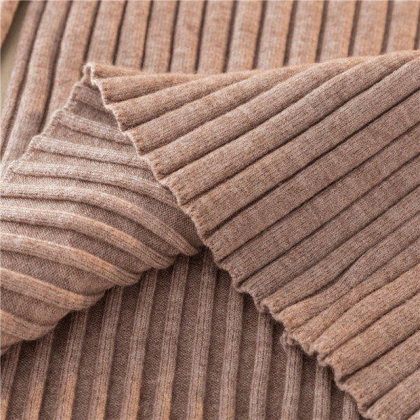 Modern női pulóver több színben, félmagas gallérral, hosszú ujjal