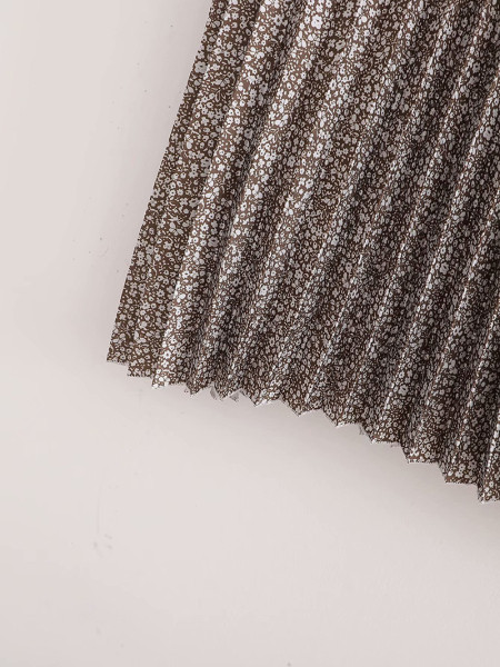 Hosszú redőzött szoknya gumírozott derékkal, barna színben, virágmintával