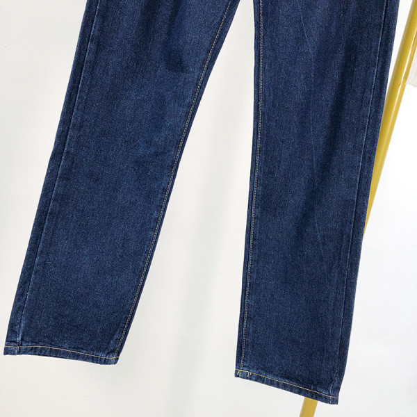 Alkalmi női farmer sötétkék színben, magas derékkal és zsebekkel