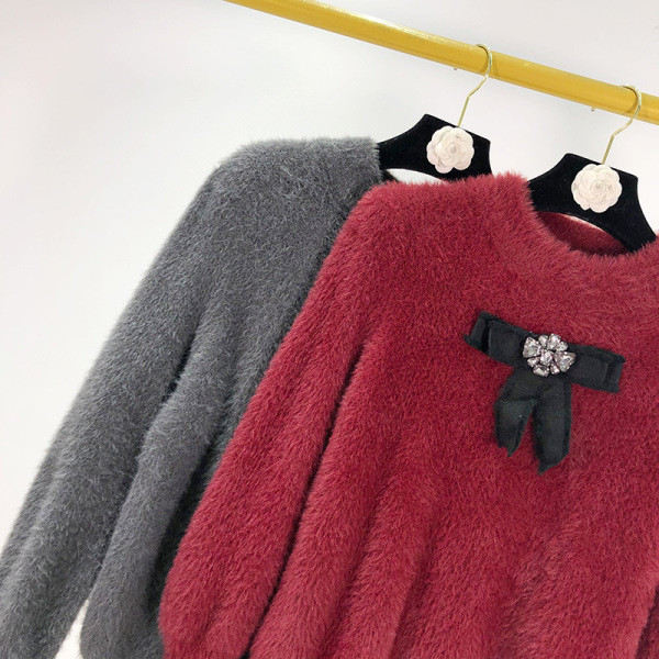 Modern pehely őszi-téli pulóver szalaggal és kövekkel szürke és bordó színben