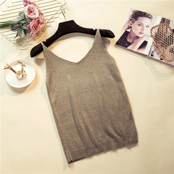 Fényes hatású, V-nyakú női felső több színben