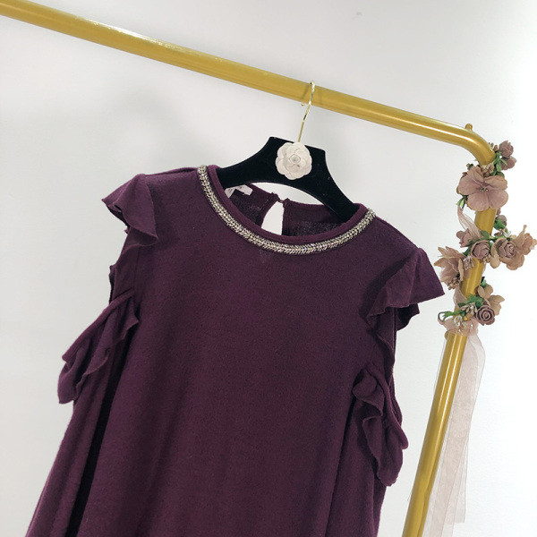 Bluza de dama lata cu umerii goi si pietre decorative de culoare visiniu