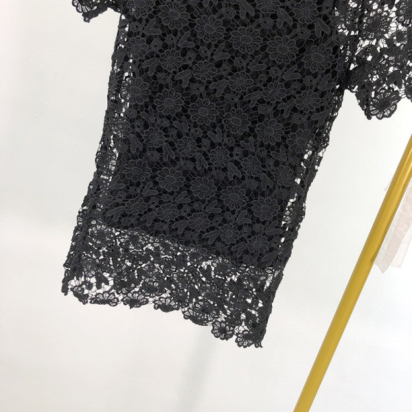 Bluză de damă din dantelă neagră cu mâneci scurte