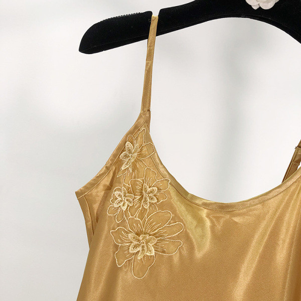 Elegáns női ruha vékony pántokkal és sárga hímzéssel