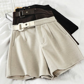 Női rövidnadrág fekete, barna és bézs színben, magas derékkal és zsebekkel