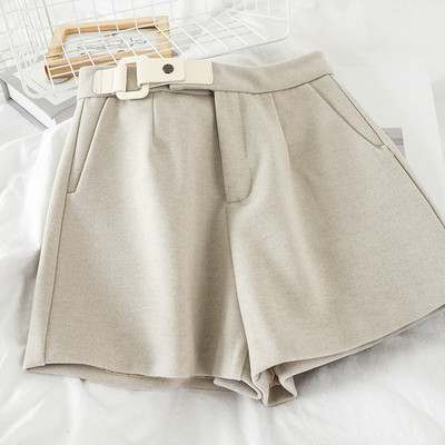 Női rövidnadrág fekete, barna és bézs színben, magas derékkal és zsebekkel