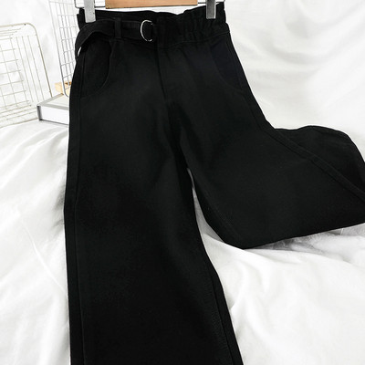 Női farmer széles modell fekete és kék színben, zsebekkel és övvel