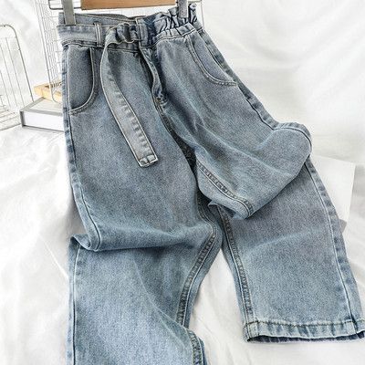 Női farmer széles modell fekete és kék színben, zsebekkel és övvel