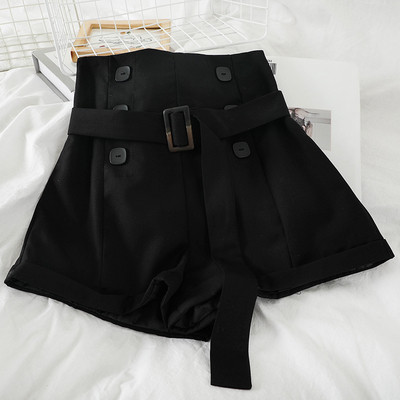 Női rövidnadrág széles modell szürke és fekete színben, gombokkal és övvel