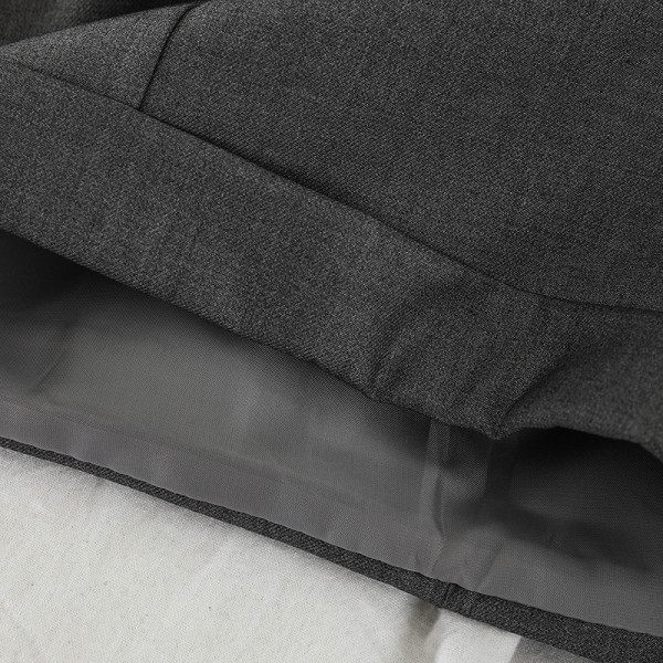 Női rövidnadrág széles modell szürke és fekete színben, gombokkal és övvel