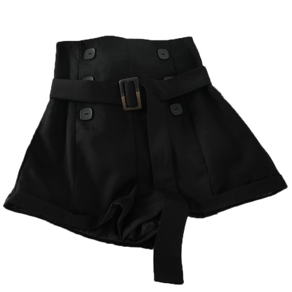 Női rövidnadrág széles modell szürke és fekete színben, gombokkal és övvel