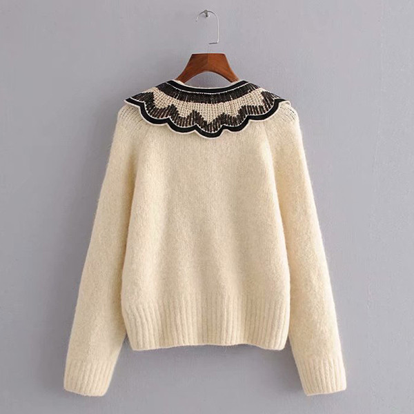 Retro stílusú alkalmi kardigán gombokkal és bézs gallérral