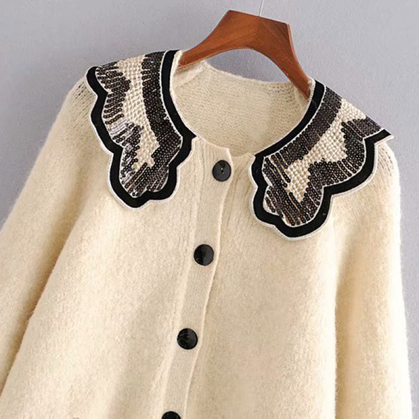 Retro stílusú alkalmi kardigán gombokkal és bézs gallérral