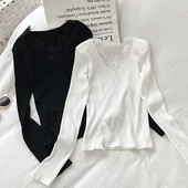 Bluza de dama alb si negru cu decolteu in V si dantela