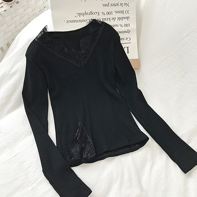 Bluza de dama alb si negru cu decolteu in V si dantela