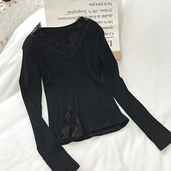 Bluza de dama alb si negru cu decolteu in V si dantela